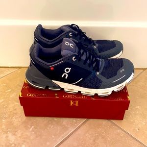 On Cloud Women’s Running shoes- Sz 8